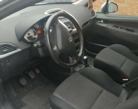 Серый Пежо 207, объемом двигателя 1.4 л и пробегом 124 тыс. км за 5300 $, фото 4 на Automoto.ua