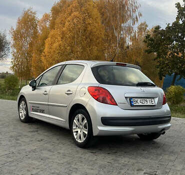 Серый Пежо 207, объемом двигателя 1.6 л и пробегом 228 тыс. км за 4300 $, фото 2 на Automoto.ua
