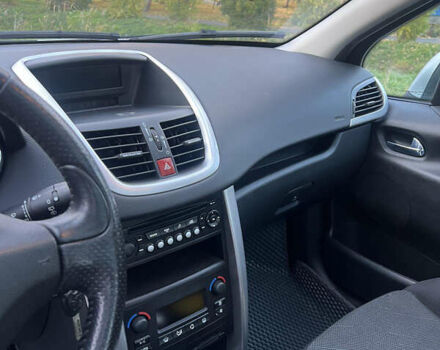 Серый Пежо 207, объемом двигателя 1.6 л и пробегом 228 тыс. км за 4300 $, фото 5 на Automoto.ua