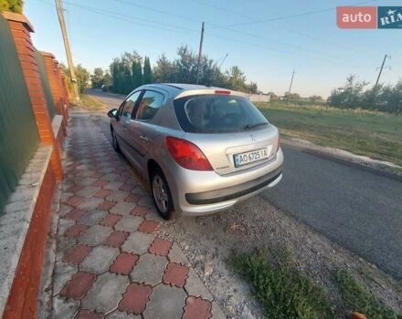 Серый Пежо 207, объемом двигателя 1.4 л и пробегом 205 тыс. км за 3500 $, фото 2 на Automoto.ua