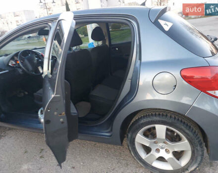 Серый Пежо 207, объемом двигателя 1.6 л и пробегом 207 тыс. км за 5300 $, фото 6 на Automoto.ua