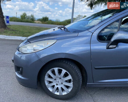 Сірий Пежо 207, об'ємом двигуна 1.4 л та пробігом 300 тис. км за 3299 $, фото 2 на Automoto.ua