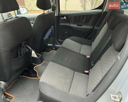 Сірий Пежо 207, об'ємом двигуна 1.36 л та пробігом 163 тис. км за 6000 $, фото 3 на Automoto.ua