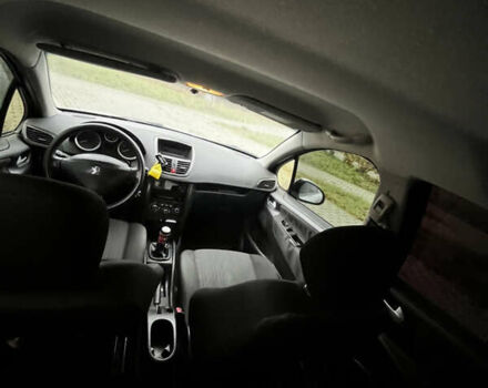 Серый Пежо 207, объемом двигателя 1.36 л и пробегом 156 тыс. км за 3400 $, фото 5 на Automoto.ua