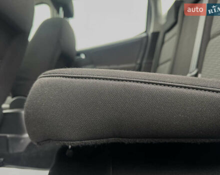 Серый Пежо 207, объемом двигателя 1.6 л и пробегом 119 тыс. км за 6500 $, фото 76 на Automoto.ua