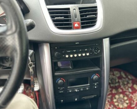 Серый Пежо 207, объемом двигателя 1.6 л и пробегом 196 тыс. км за 4400 $, фото 15 на Automoto.ua