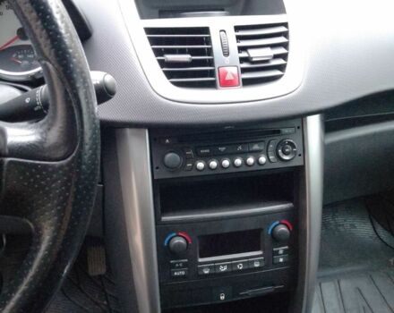 Серый Пежо 207, объемом двигателя 1.6 л и пробегом 207 тыс. км за 3800 $, фото 6 на Automoto.ua