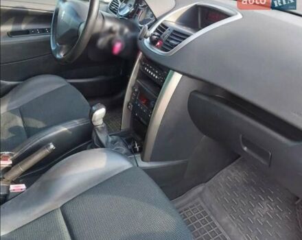 Серый Пежо 207, объемом двигателя 1.4 л и пробегом 200 тыс. км за 4500 $, фото 3 на Automoto.ua