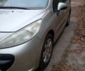 Серый Пежо 207, объемом двигателя 1.6 л и пробегом 207 тыс. км за 3800 $, фото 1 на Automoto.ua
