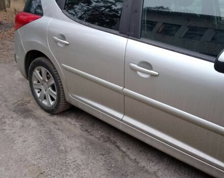 Серый Пежо 207, объемом двигателя 1.6 л и пробегом 207 тыс. км за 3800 $, фото 2 на Automoto.ua