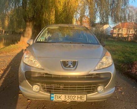 Серый Пежо 207, объемом двигателя 1.4 л и пробегом 195 тыс. км за 5500 $, фото 1 на Automoto.ua
