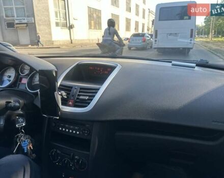Серый Пежо 207, объемом двигателя 1.4 л и пробегом 205 тыс. км за 3500 $, фото 5 на Automoto.ua
