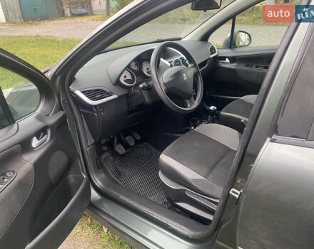 Пежо 207 2008 у Житомирі на Automoto.ua Сірий Пежо 207, об'ємом двигуна 1.4 л та пробігом 240 тис. км за 4700 $, фото 4 на Automoto.ua