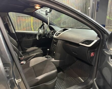 Серый Пежо 207, объемом двигателя 1.4 л и пробегом 200 тыс. км за 3900 $, фото 8 на Automoto.ua