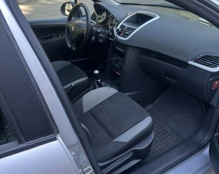 Серый Пежо 207, объемом двигателя 1.4 л и пробегом 205 тыс. км за 3500 $, фото 6 на Automoto.ua