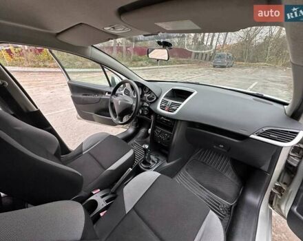 Сірий Пежо 207, об'ємом двигуна 1.4 л та пробігом 225 тис. км за 4450 $, фото 12 на Automoto.ua