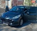 Серый Пежо 207, объемом двигателя 1.4 л и пробегом 250 тыс. км за 4400 $, фото 1 на Automoto.ua