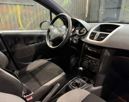 Серый Пежо 207, объемом двигателя 1.4 л и пробегом 200 тыс. км за 3900 $, фото 7 на Automoto.ua