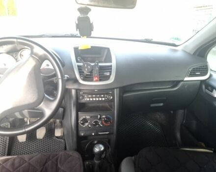 Серый Пежо 207, объемом двигателя 1.4 л и пробегом 245 тыс. км за 3100 $, фото 9 на Automoto.ua