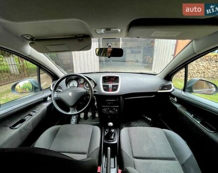 Сірий Пежо 207, об'ємом двигуна 1.4 л та пробігом 138 тис. км за 5000 $, фото 13 на Automoto.ua