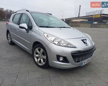 Серый Пежо 207, объемом двигателя 1.6 л и пробегом 200 тыс. км за 4600 $, фото 2 на Automoto.ua