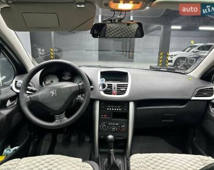 Серый Пежо 207, объемом двигателя 1.6 л и пробегом 203 тыс. км за 10000 $, фото 13 на Automoto.ua