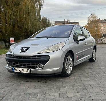 Серый Пежо 207, объемом двигателя 1.6 л и пробегом 228 тыс. км за 4300 $, фото 1 на Automoto.ua