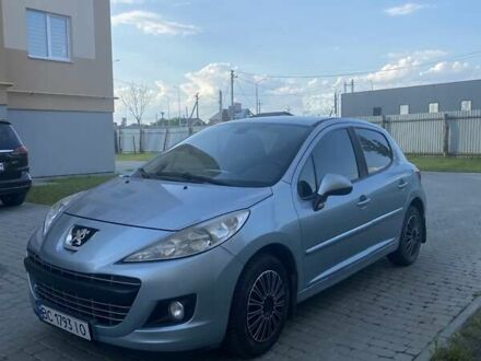Серый Пежо 207, объемом двигателя 1.36 л и пробегом 199 тыс. км за 3800 $, фото 1 на Automoto.ua