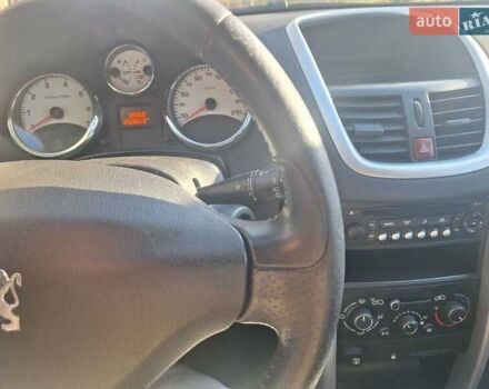Синий Пежо 207, объемом двигателя 1.4 л и пробегом 260 тыс. км за 4500 $, фото 3 на Automoto.ua