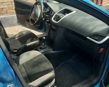 Синій Пежо 207, об'ємом двигуна 1.4 л та пробігом 240 тис. км за 4500 $, фото 5 на Automoto.ua