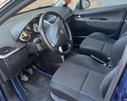 Синий Пежо 207, объемом двигателя 1.4 л и пробегом 290 тыс. км за 4900 $, фото 1 на Automoto.ua