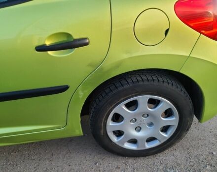 Зелений Пежо 207, об'ємом двигуна 1.4 л та пробігом 117 тис. км за 3900 $, фото 6 на Automoto.ua