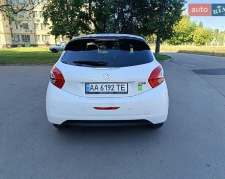 Белый Пежо 208, объемом двигателя 1.4 л и пробегом 113 тыс. км за 6450 $, фото 14 на Automoto.ua