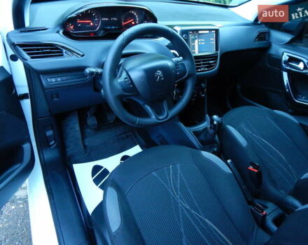 Пежо 208 2012 в Трускавце на Automoto.ua Белый Пежо 208, объемом двигателя 1.4 л и пробегом 160 тыс. км за 5890 $, фото 44 на Automoto.ua