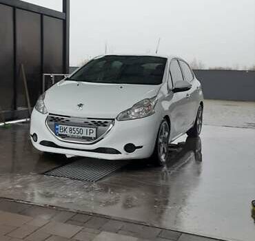 Білий Пежо 208, об'ємом двигуна 1.4 л та пробігом 259 тис. км за 7100 $, фото 27 на Automoto.ua