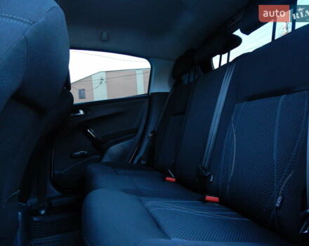 Пежо 208 2012 в Трускавце на Automoto.ua Белый Пежо 208, объемом двигателя 1.4 л и пробегом 160 тыс. км за 5890 $, фото 62 на Automoto.ua