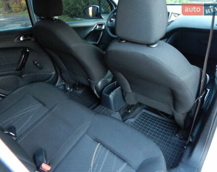 Пежо 208 2012 в Трускавце на Automoto.ua Белый Пежо 208, объемом двигателя 1.4 л и пробегом 160 тыс. км за 5890 $, фото 67 на Automoto.ua