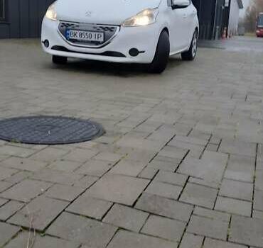 Білий Пежо 208, об'ємом двигуна 1.4 л та пробігом 259 тис. км за 7100 $, фото 28 на Automoto.ua