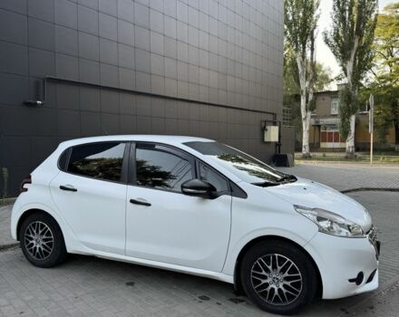Белый Пежо 208, объемом двигателя 1.4 л и пробегом 300 тыс. км за 7000 $, фото 1 на Automoto.ua