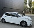 Белый Пежо 208, объемом двигателя 1.4 л и пробегом 300 тыс. км за 7000 $, фото 1 на Automoto.ua