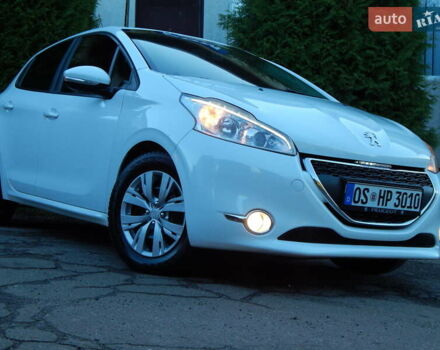 Пежо 208 2012 в Трускавце на Automoto.ua Белый Пежо 208, объемом двигателя 1.4 л и пробегом 160 тыс. км за 5890 $, фото 4 на Automoto.ua