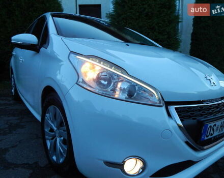 Пежо 208 2012 в Трускавце на Automoto.ua Белый Пежо 208, объемом двигателя 1.4 л и пробегом 160 тыс. км за 5890 $, фото 11 на Automoto.ua