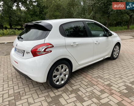 Белый Пежо 208, объемом двигателя 1.4 л и пробегом 255 тыс. км за 7200 $, фото 4 на Automoto.ua