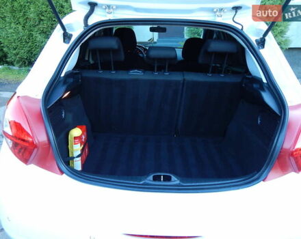 Пежо 208 2012 в Трускавце на Automoto.ua Белый Пежо 208, объемом двигателя 1.4 л и пробегом 160 тыс. км за 5890 $, фото 69 на Automoto.ua