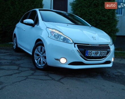 Пежо 208 2012 в Трускавце на Automoto.ua Белый Пежо 208, объемом двигателя 1.4 л и пробегом 160 тыс. км за 5890 $, фото 3 на Automoto.ua