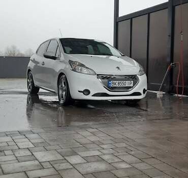 Білий Пежо 208, об'ємом двигуна 1.4 л та пробігом 259 тис. км за 7100 $, фото 30 на Automoto.ua