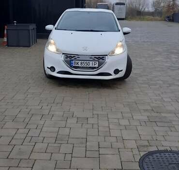 Білий Пежо 208, об'ємом двигуна 1.4 л та пробігом 259 тис. км за 7100 $, фото 32 на Automoto.ua