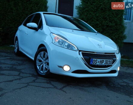 Пежо 208 2012 в Трускавце на Automoto.ua Белый Пежо 208, объемом двигателя 1.4 л и пробегом 160 тыс. км за 5890 $, фото 1 на Automoto.ua