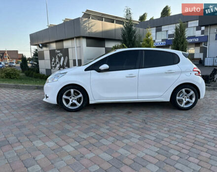 Белый Пежо 208, объемом двигателя 1.4 л и пробегом 257 тыс. км за 6800 $, фото 7 на Automoto.ua