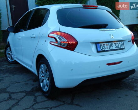 Пежо 208 2012 в Трускавце на Automoto.ua Белый Пежо 208, объемом двигателя 1.4 л и пробегом 160 тыс. км за 5890 $, фото 26 на Automoto.ua